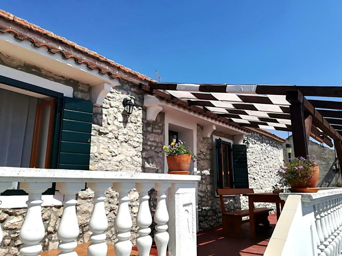 Apartments Dalmatian Stone House Turanj Dış mekan fotoğraf